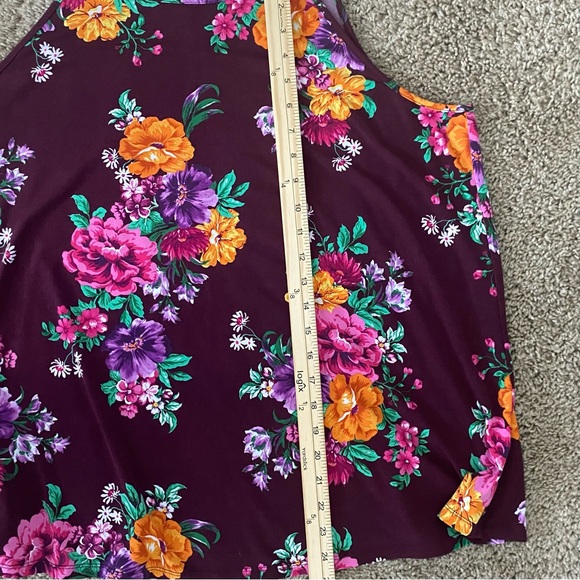 Torrid Dark Purple Floral Sleeveless Keyhole Back Flowy Blouse Size 2 - Picture 2 of 6